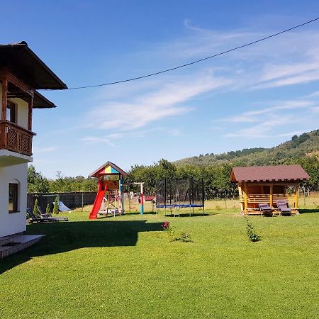 La Bunicu Villa Polovragi Exteriör bild