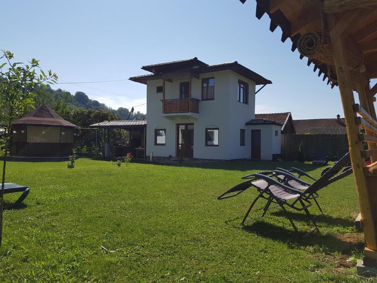 La Bunicu Villa Polovragi Exteriör bild