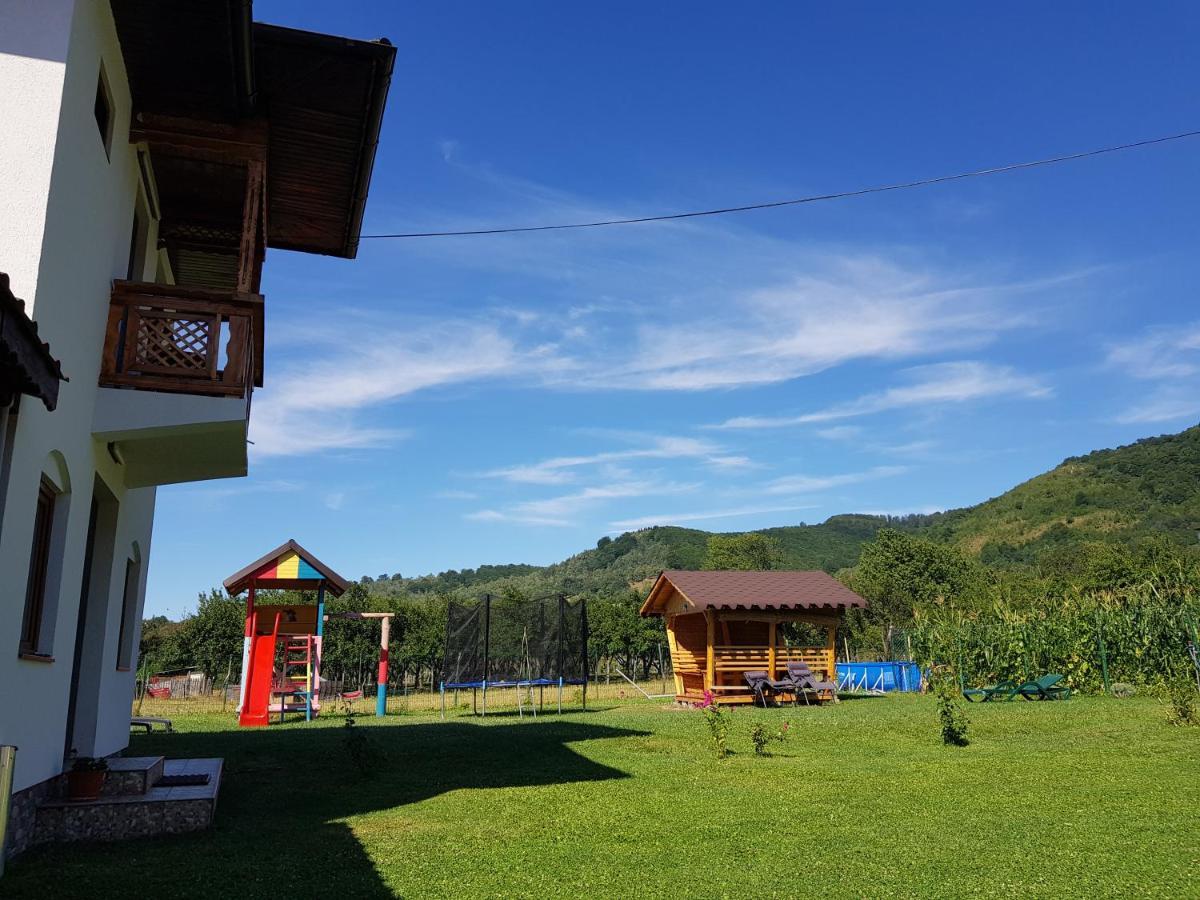 La Bunicu Villa Polovragi Exteriör bild