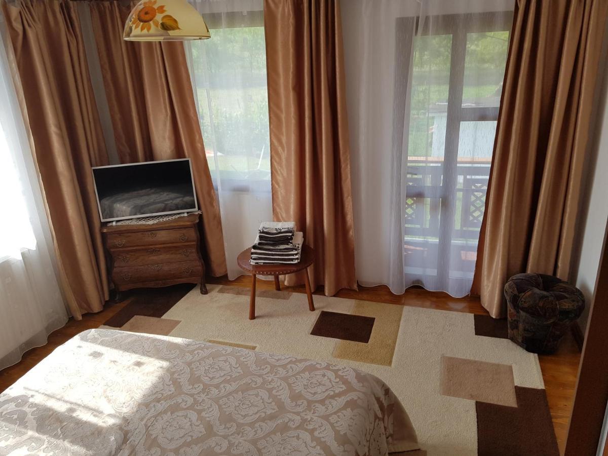 La Bunicu Villa Polovragi Exteriör bild
