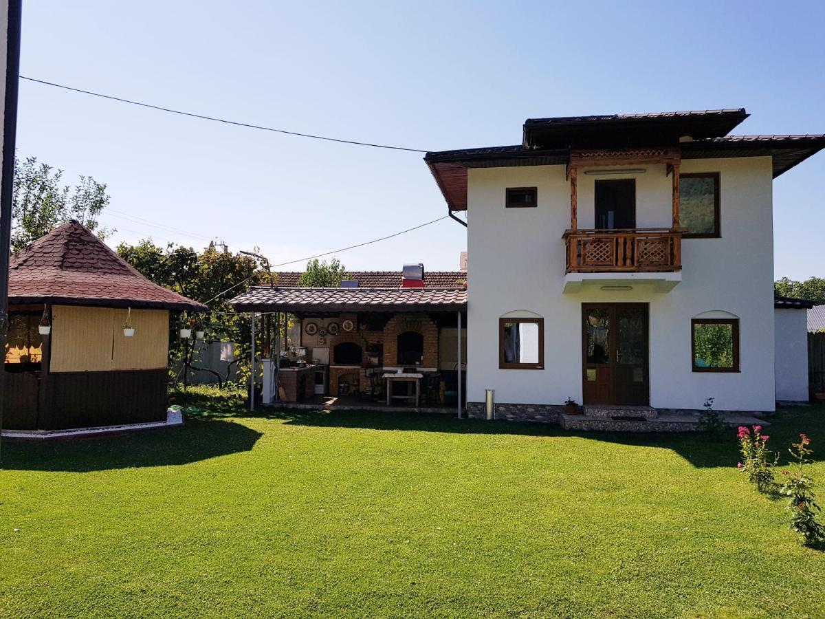 La Bunicu Villa Polovragi Exteriör bild