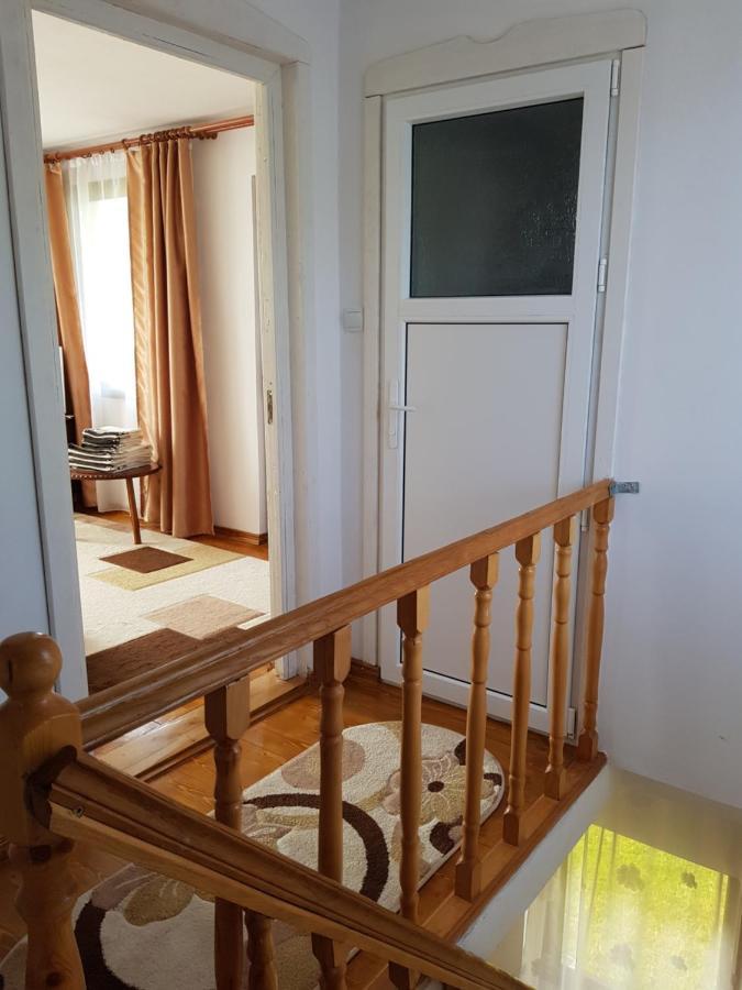La Bunicu Villa Polovragi Exteriör bild