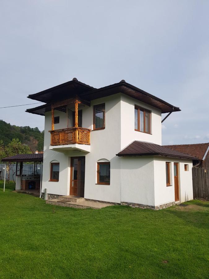 La Bunicu Villa Polovragi Exteriör bild